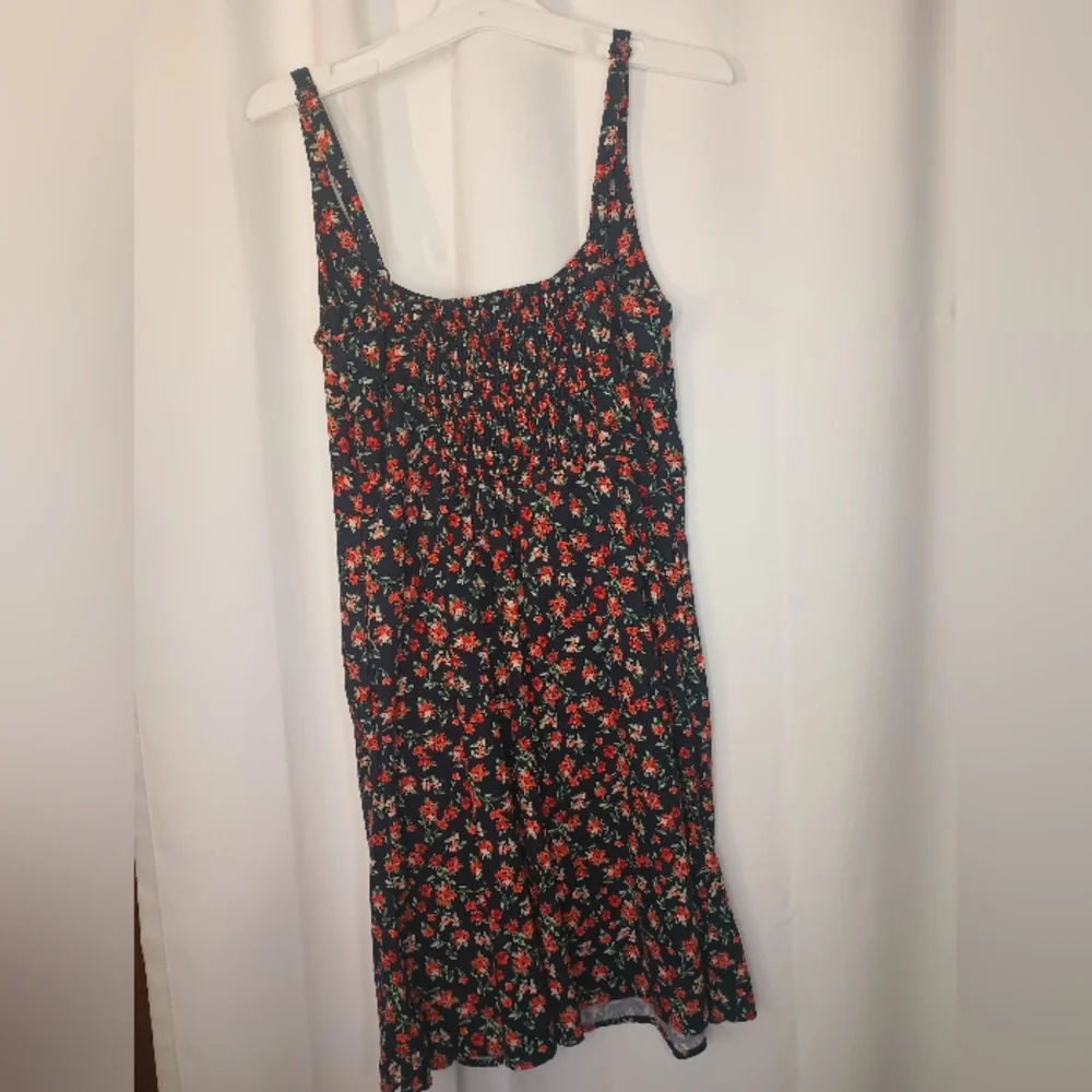 Old Navy Linen Mini Dress Small Ditsy Floral Smocked Cottage Preppy Americana - Picture 4 of 16